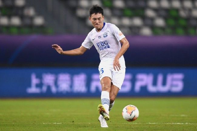 李晨“奉命”现场派送 李敏镐频来中国捞金成男生公敌 化妆师惨躺枪 2014-01-24 众的群起围观，将拍摄现场围得水泄不通。